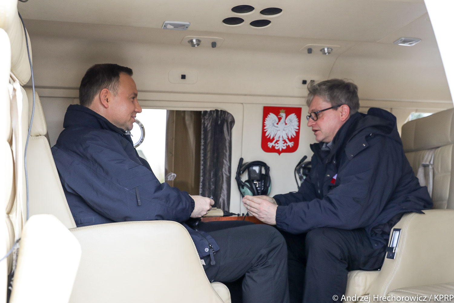 Prezydent Andrzej Duda i minister Paweł Soloch w drodze do Orzysza